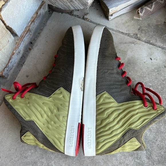 Nike LeBron XI Lifestyle hitop Olive/green red shoe laces mens sneakers Sz-8.5 G - Picture 8 of 14